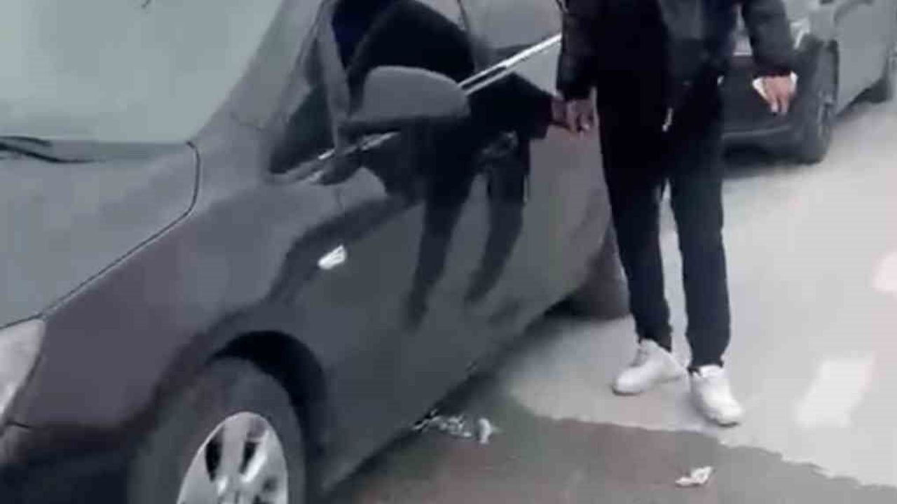 İnegöl'de yere izmarit atan sürücü zabıta tarafından temizlettirildi ve cezalandırıldı
