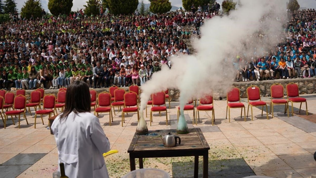 İnönü Üniversitesi'nde Bilim, Sanat ve Kültür Şenliği: Çocuklar üniversiteyle tanıştı
