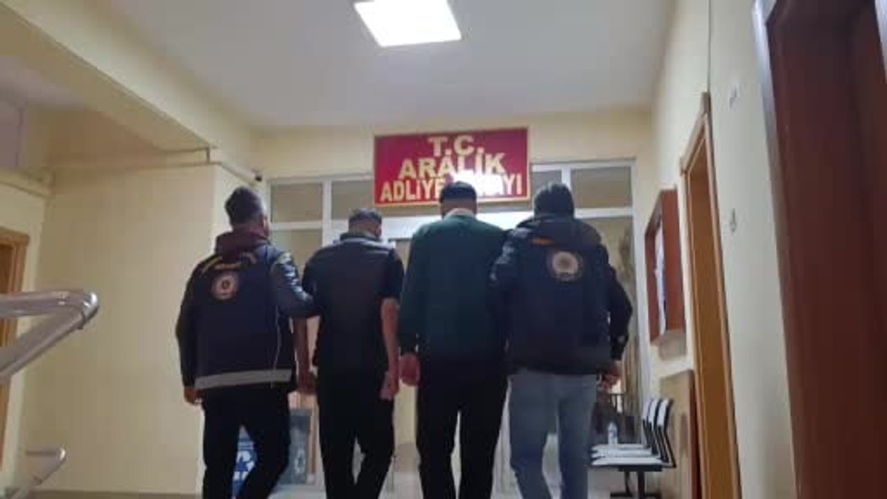 İnsan ticareti suçundan aranan 2 şüpheli Dilucu Sınır Kapısı’nda yakalandı ve tutuklandı