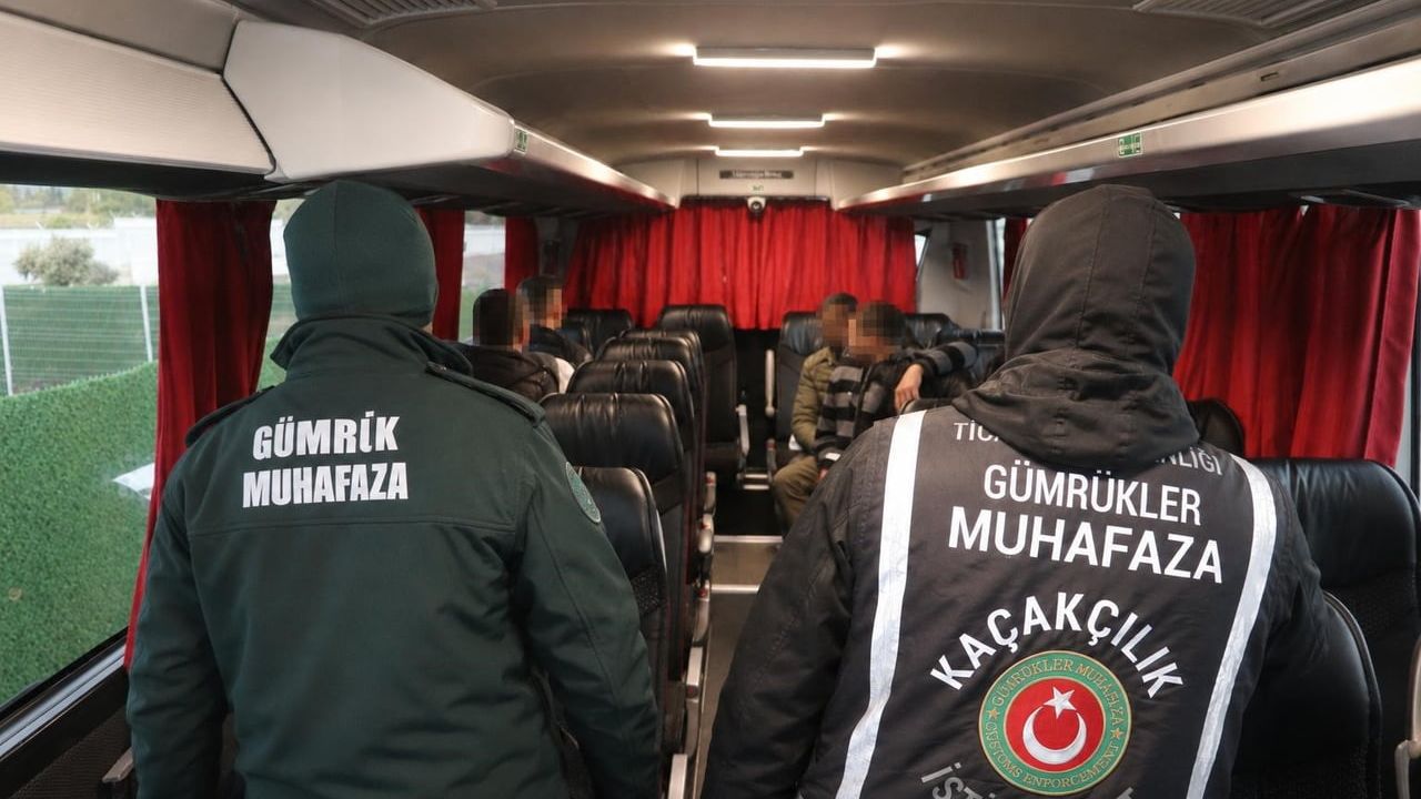 İpsala Sınır Kapısı'nda yolcu otobüsünde 4 düzensiz göçmen yakalandı