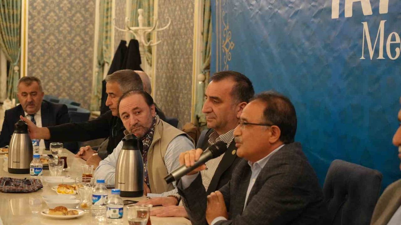 İrfan Meclisi'nde Doğu Türkistan: Prof. Dr. Abdulhamit Avşar, Çin'in Politikalarını ve Risklerini Değerlendirdi