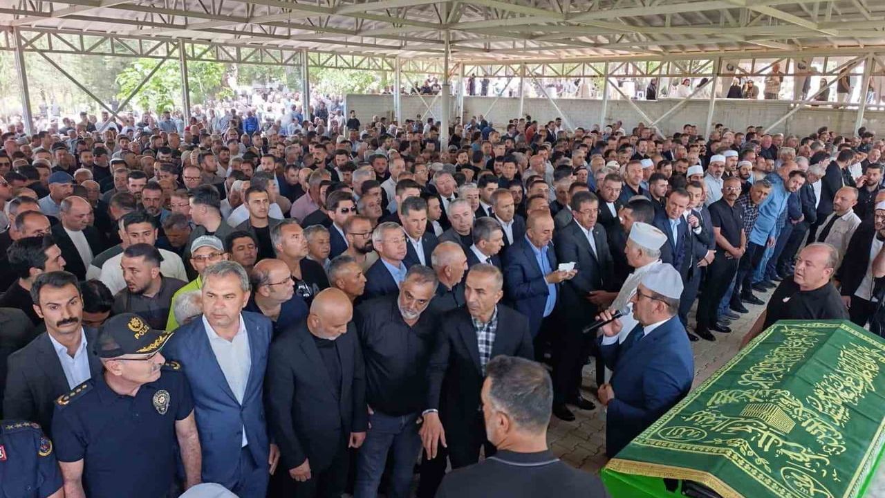 İş insanı Aydın Çavuşoğlu Alanya'da son yolculuğuna uğurlandı