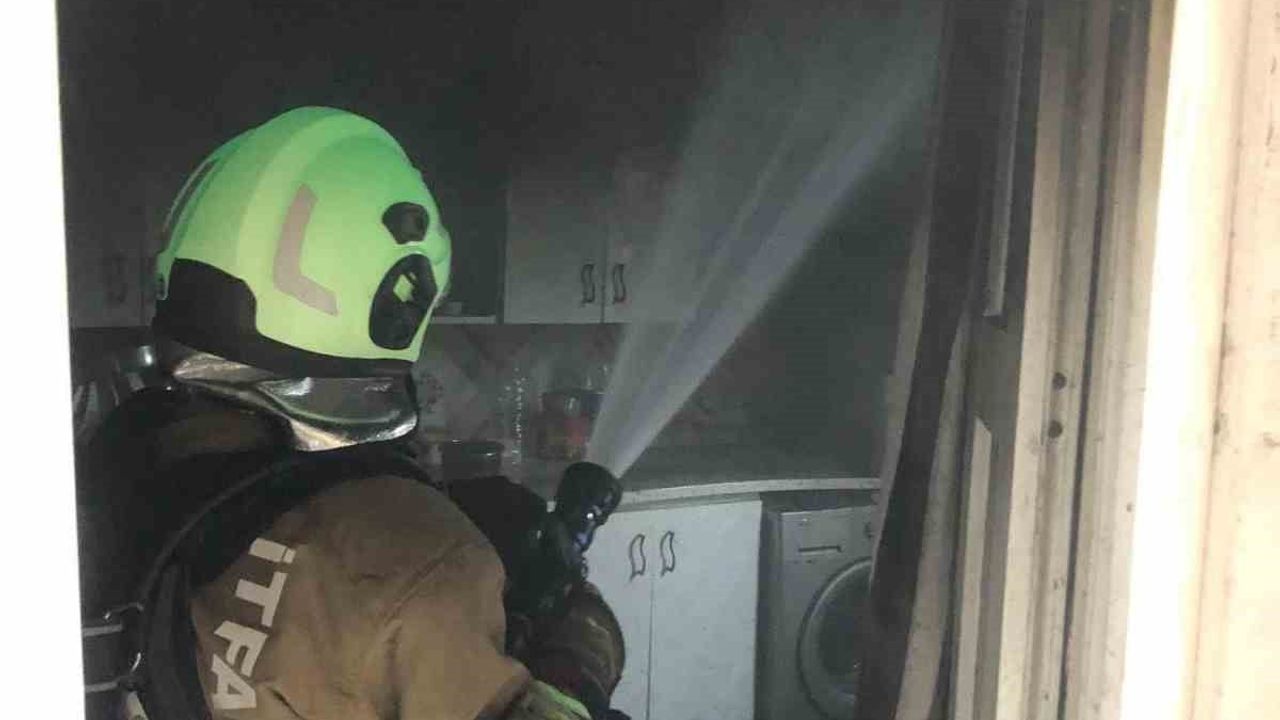 İskenderun'da Barıstepe Mahallesi'nde çıkan ev yangını kontrol altına alındı