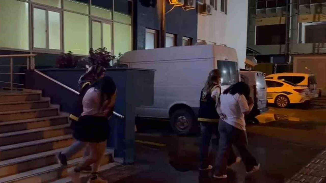 İskenderun’da günübirlik apartlara yönelik denetimde 3 kişi gözaltına alındı
