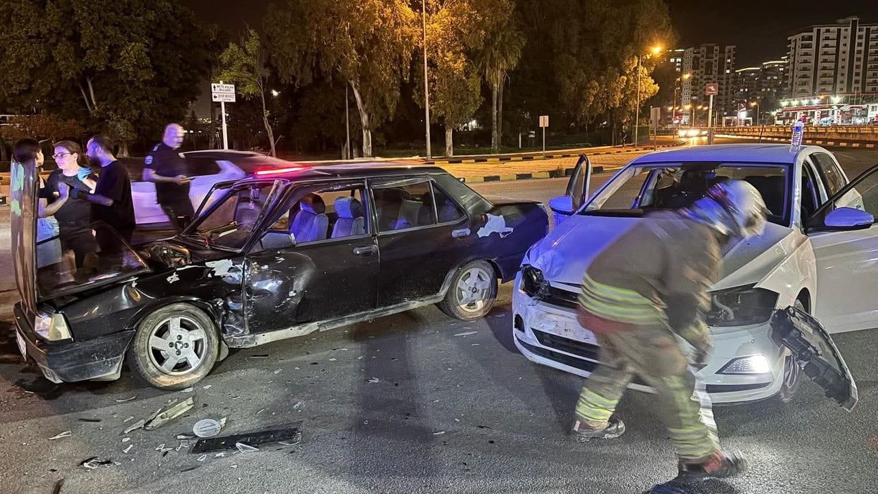 İskenderun'da iki otomobil çarpıştı: 1 yaralı