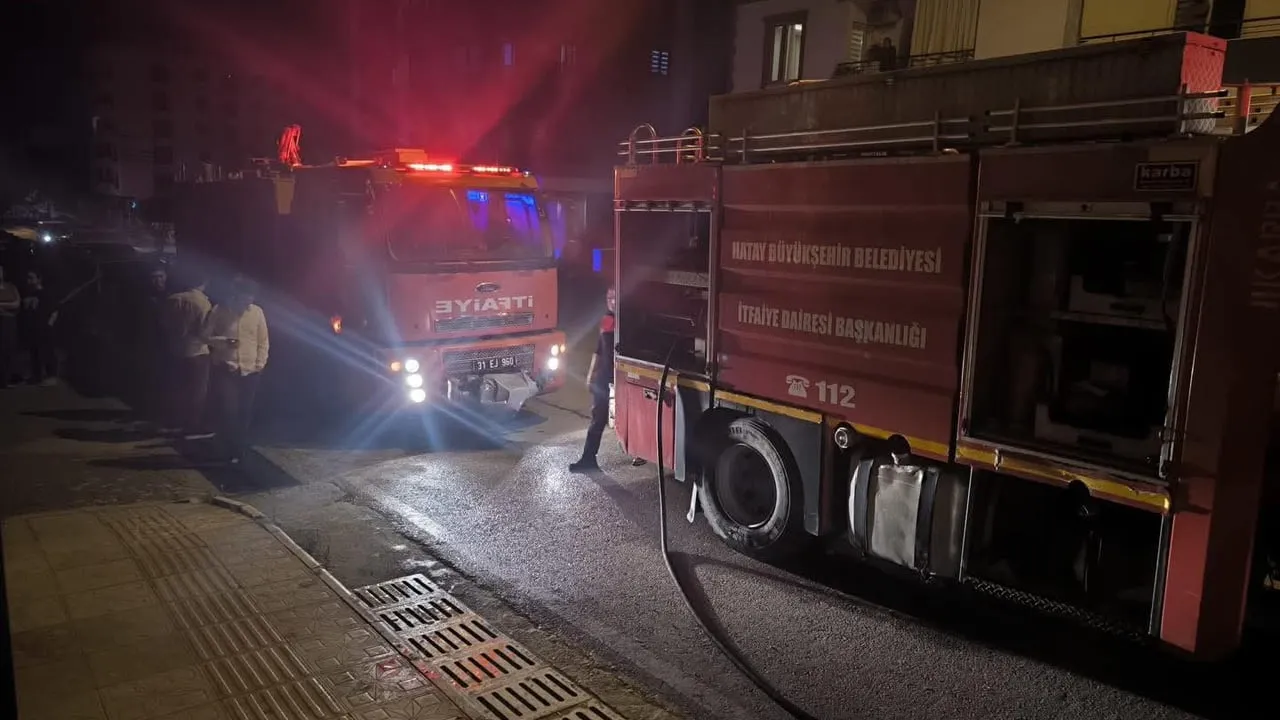 İskenderun'da pastanede yangın: iş yerinde maddi hasar, yaralı yok
