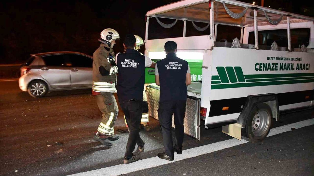 İskenderun'da tırla çarpışan otomobilde 18 yaşındaki Ezgi Özcan hayatını kaybetti