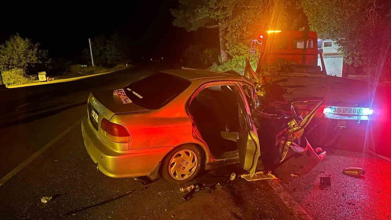 Isparta Eğirdir'de alkollü sürücünün park halindeki iki araca çarpması sonucu 5 yaralı