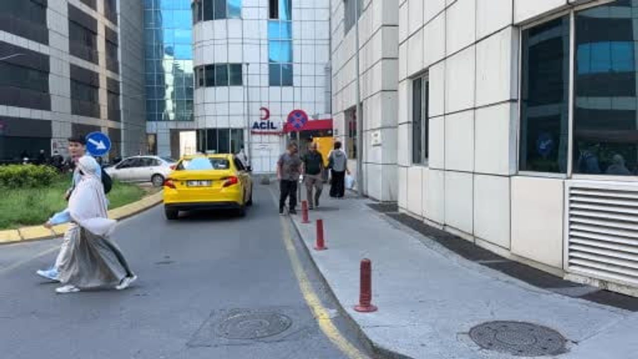 İstanbul'da kurban kesimi sırasında elini kesen acemi kasap hastaneye kaldırıldı