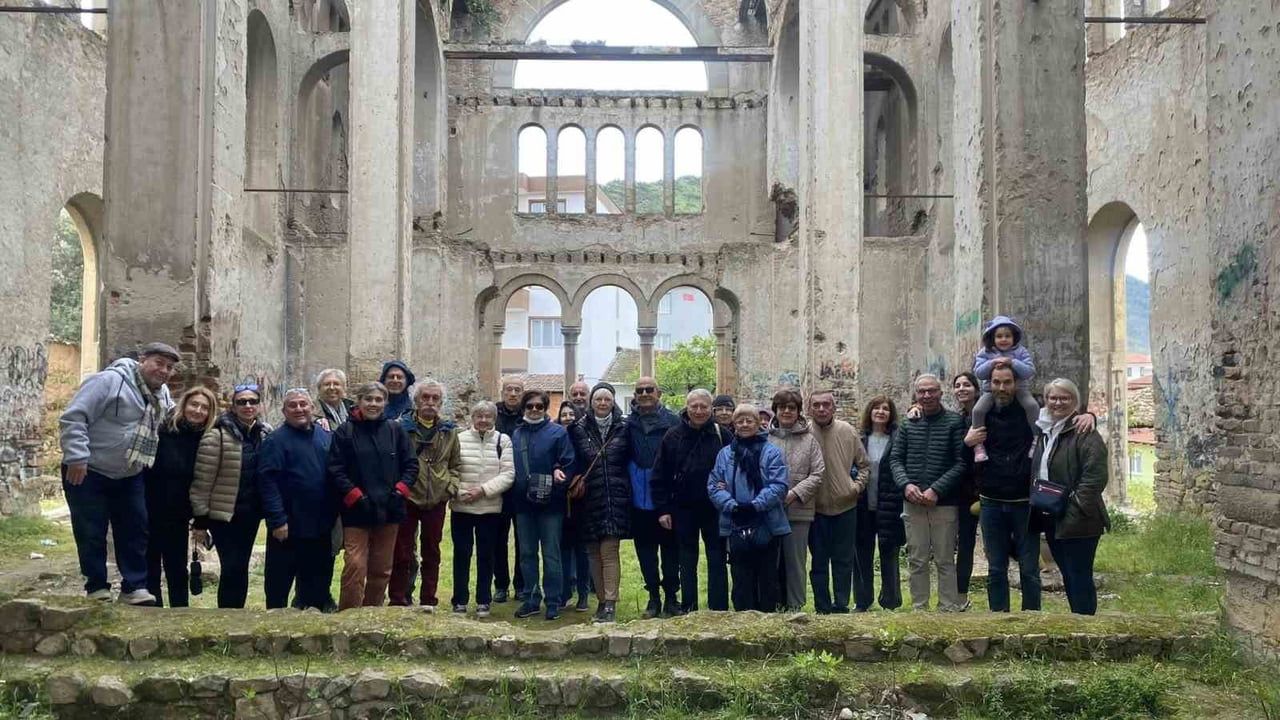 İstanbul'dan gelen tur grubu Osmaneli'nin tarihi ve kültürel değerlerine ilgi gösterdi