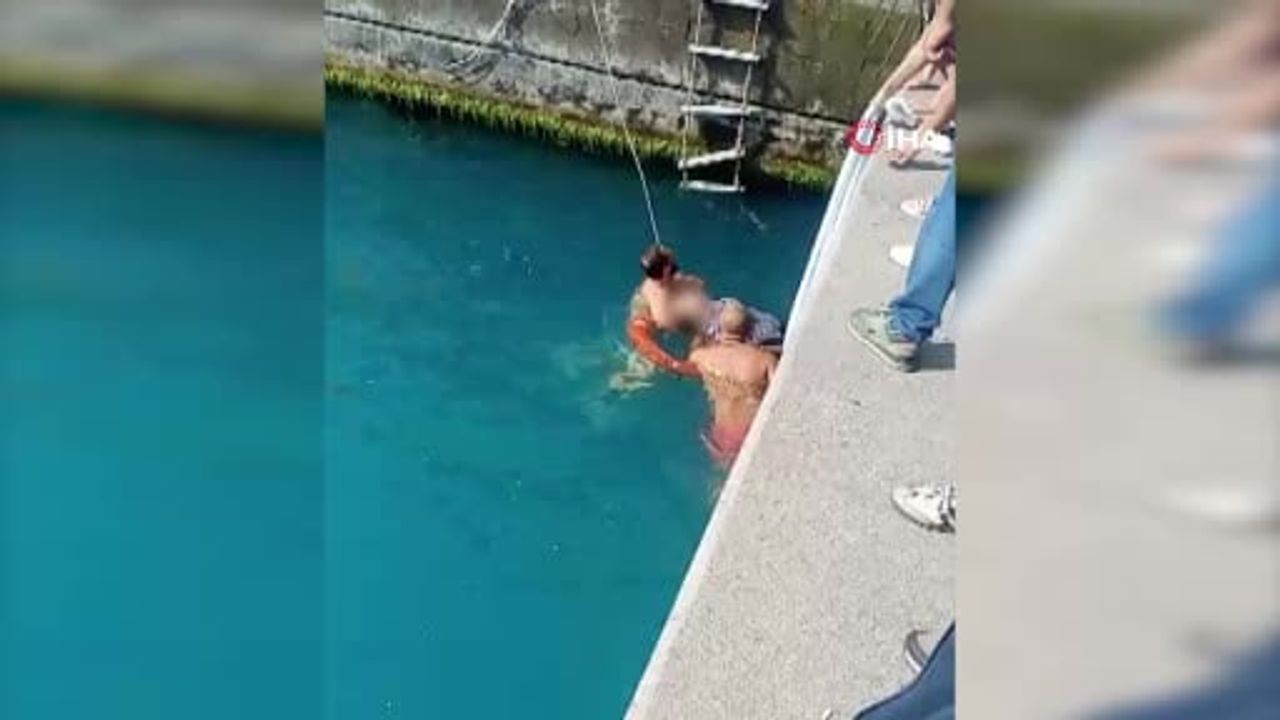 İstanbul Sarıyer Emirgan'da denize düşen kadın Sahil Güvenlik ve vatandaşlarca kurtarıldı