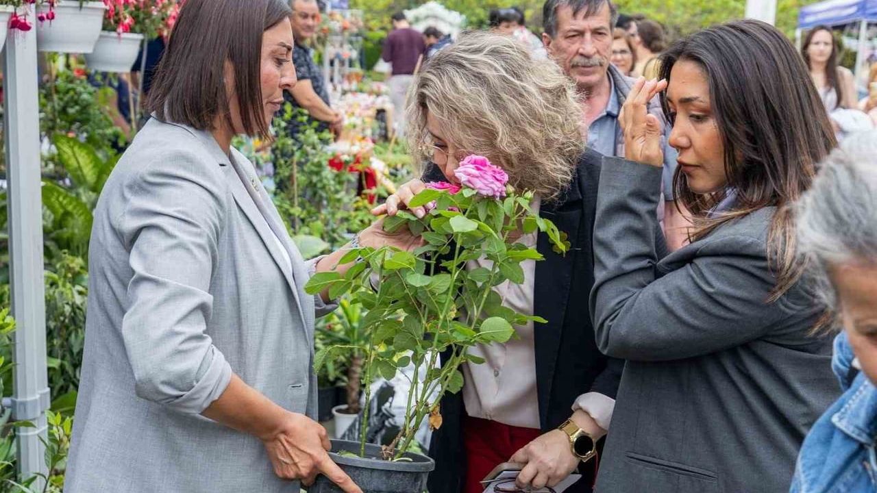 İzmir Balkon ve Bahçe Bitkileri Festivali üçüncü kez Kültürpark’ta açıldı