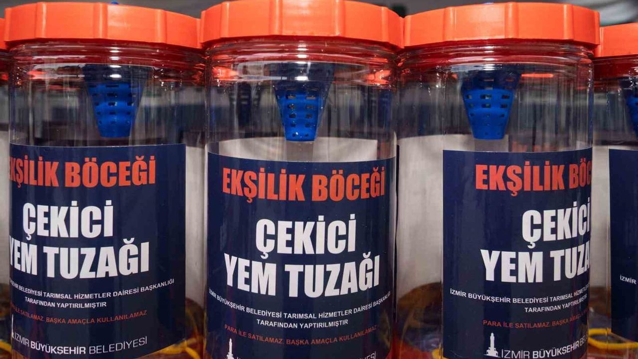 İzmir Büyükşehir Belediyesi Tire’de incir üreticilerine 4.350 çekici yem tuzağı dağıttı