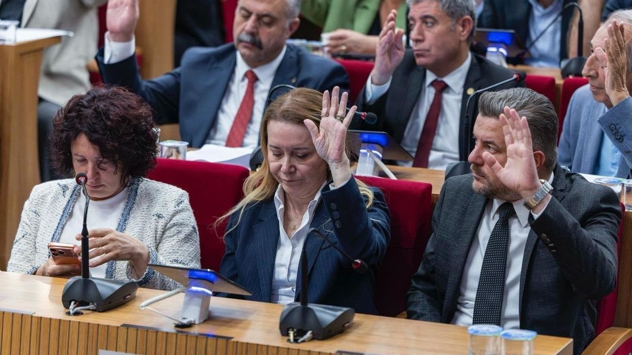 İzmir Büyükşehir Meclisi, Karşıyaka Zübeyde Hanım Stadyumu için Başkan Tugay’a protokol yetkisi verdi