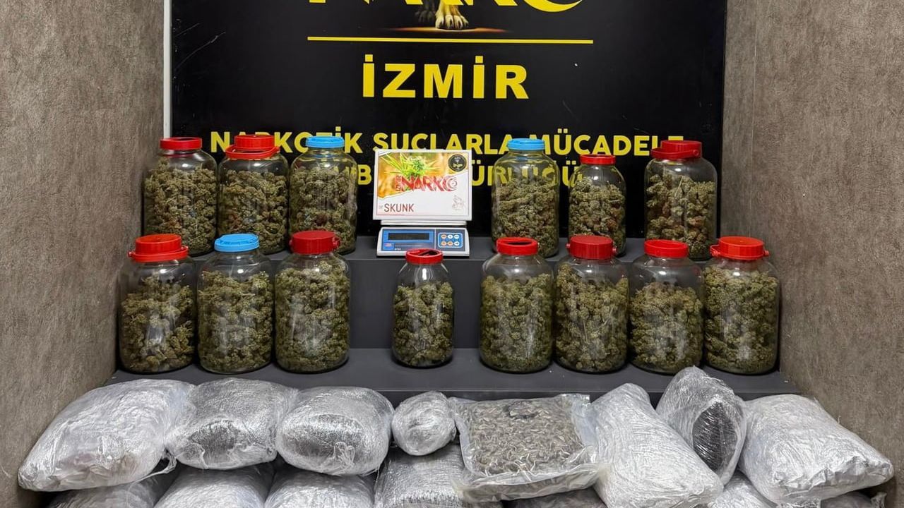İzmir’de uyuşturucu operasyonu: 39 kilo kokain ve 21 kilo 200 gram skunk ele geçirildi, 4 şüpheli tutuklandı