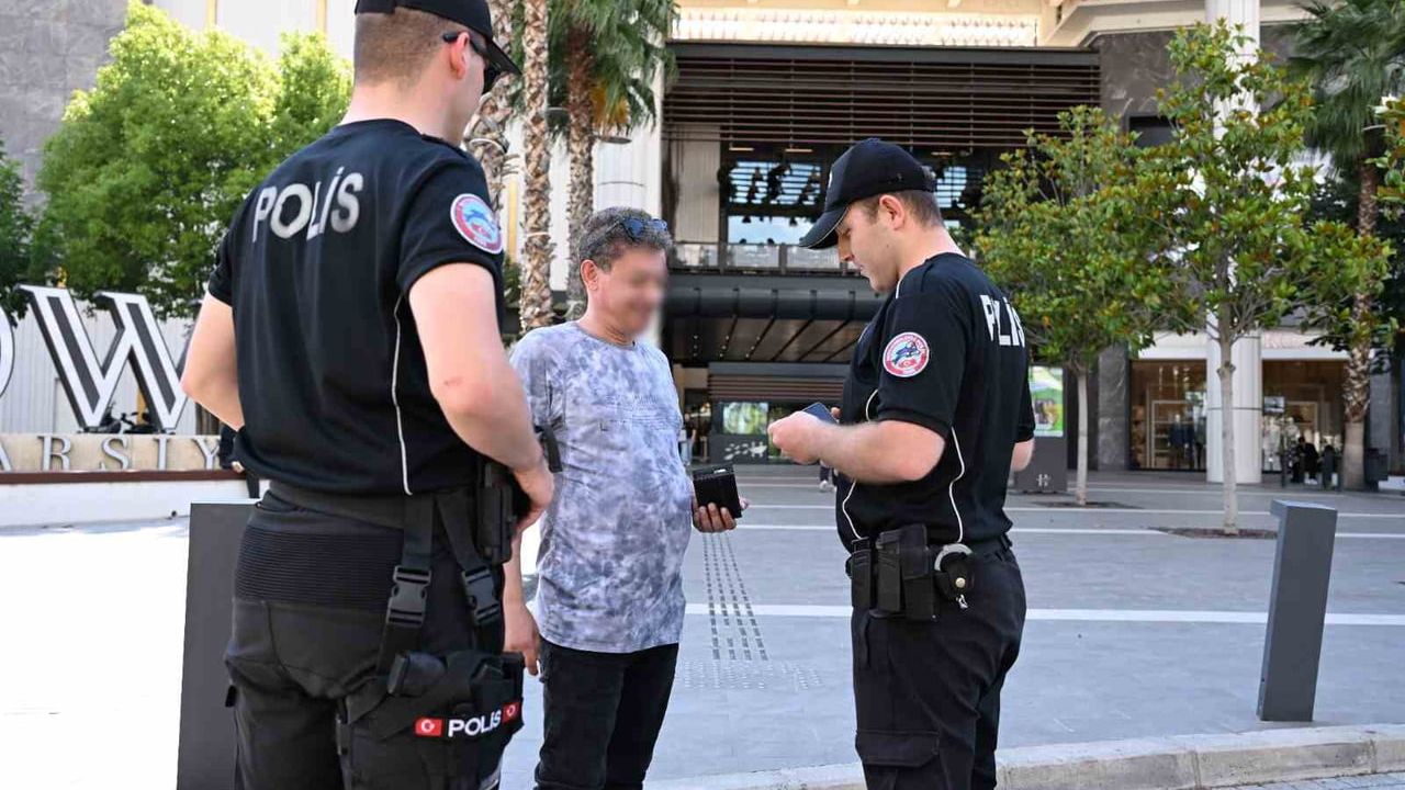 İzmir Emniyeti bayram tedbirlerini artırdı: Trafik ve asayiş denetimleri yoğunlaştırıldı