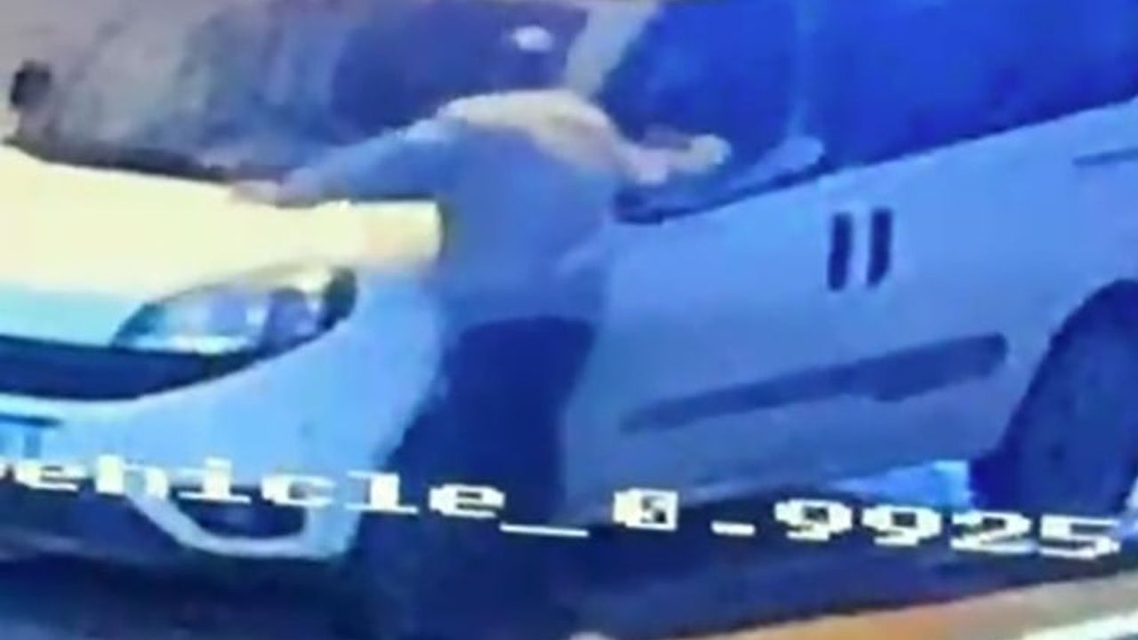 İzmir Konak'ta sabah 04.00'te park halindeki araçlara saldırı — Şüpheli kamerada