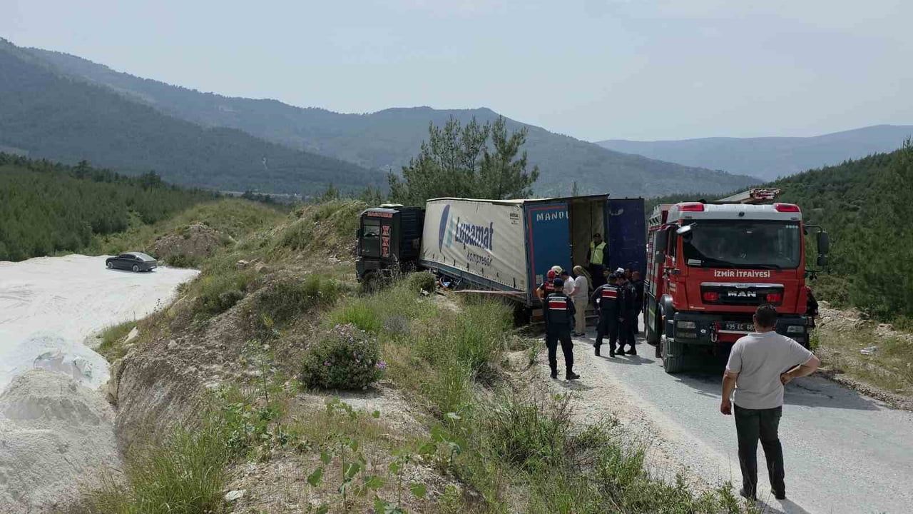 İzmir Tire’de devrilen tırın altında kalan sürücü yaşamını yitirdi