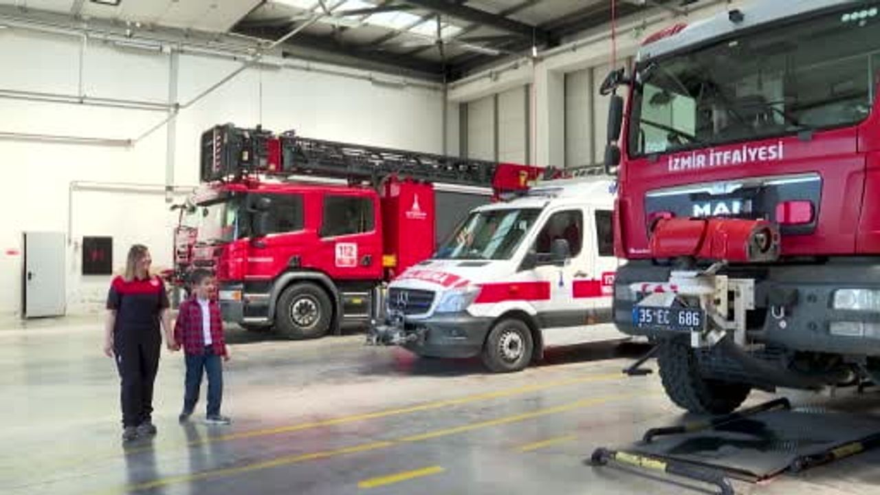 İzmirli paramedik Gülden Demir, AKT3 gen bozukluğu olan oğlu için yıllardır umut mücadelesi veriyor