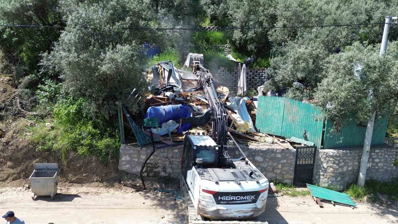 İznik’te Kaçak Yapı Yıkımları Müşküle Mahallesi’nde Sürüyor