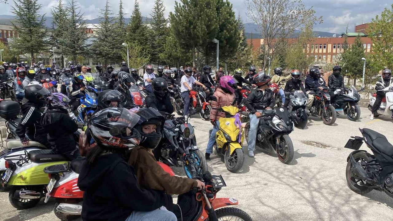 İzzet Baysal, BAİBÜ Gölköy Kampüsü'ndeki Anıt Mezarı Başında Anıldı