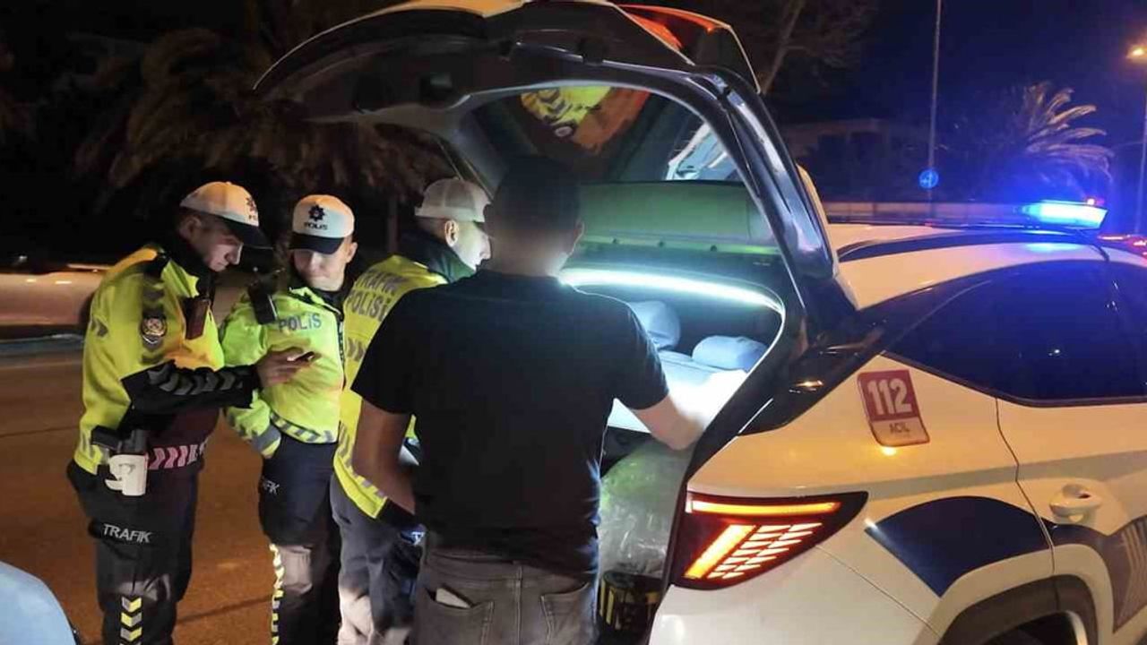 Kadıköy'de drift yapan iki sürücü yakalandı; idari para cezası ve ehliyet işlemleri uygulandı