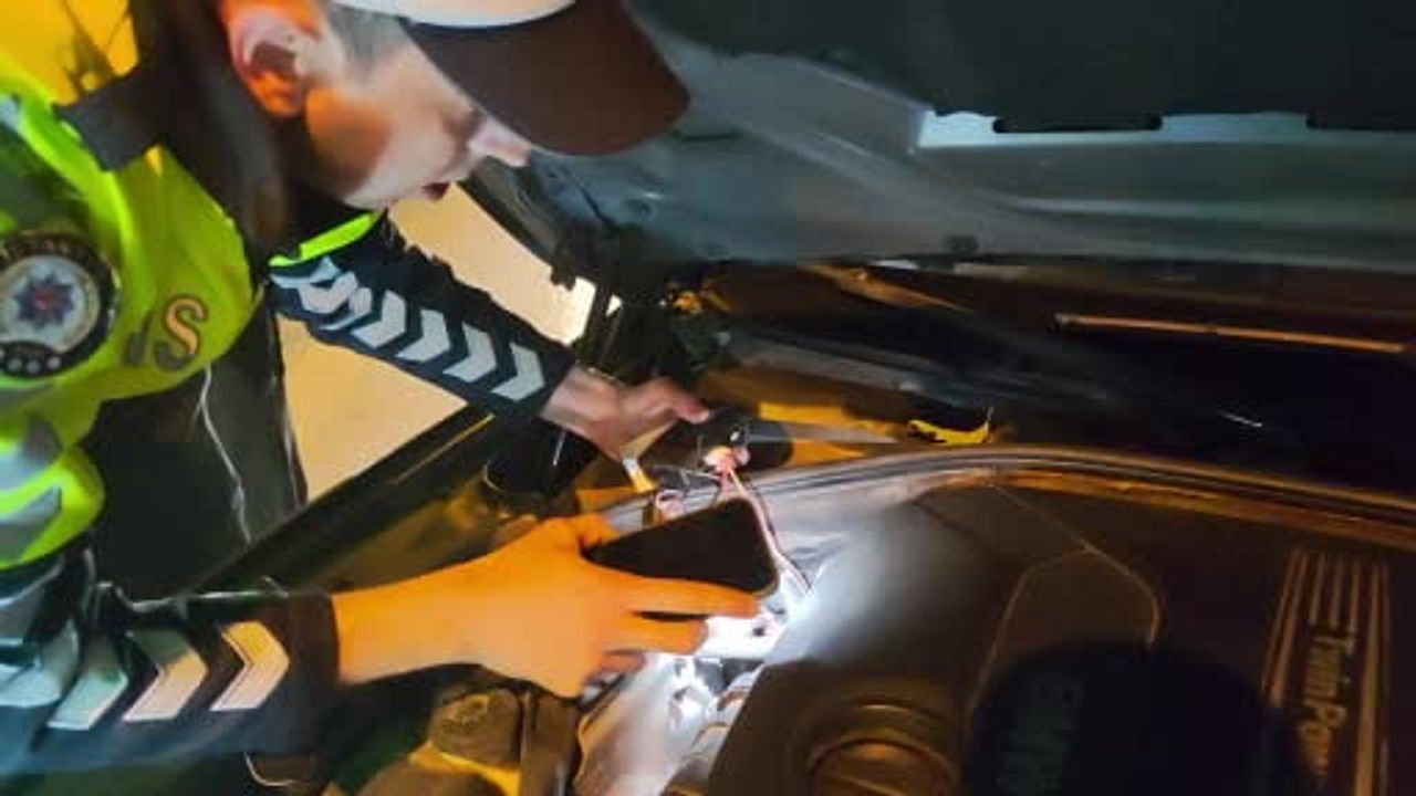 Kadıköy'de egzozunda usulsüz işlem tespit edilen araç 30 gün trafikten men edildi