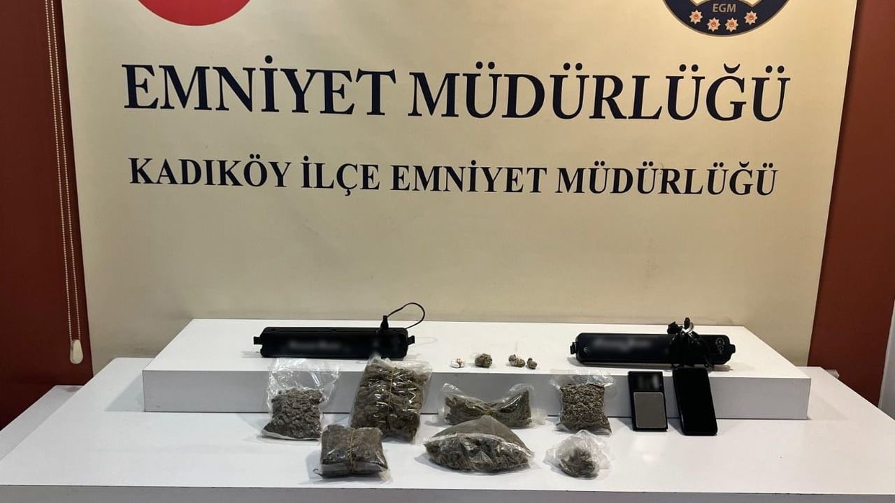 Kadıköy’de narkotik operasyonu: Erenköy iş yerindeki gizli bölmeden uyuşturucu ele geçirildi
