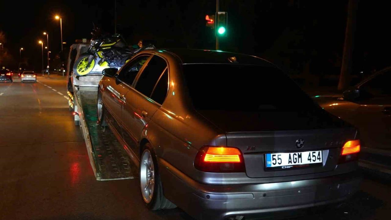 Kadıköy'de trafik uygulamasında tespit: Bafra'dan alınan otomobilin egzozunda delik çıktı