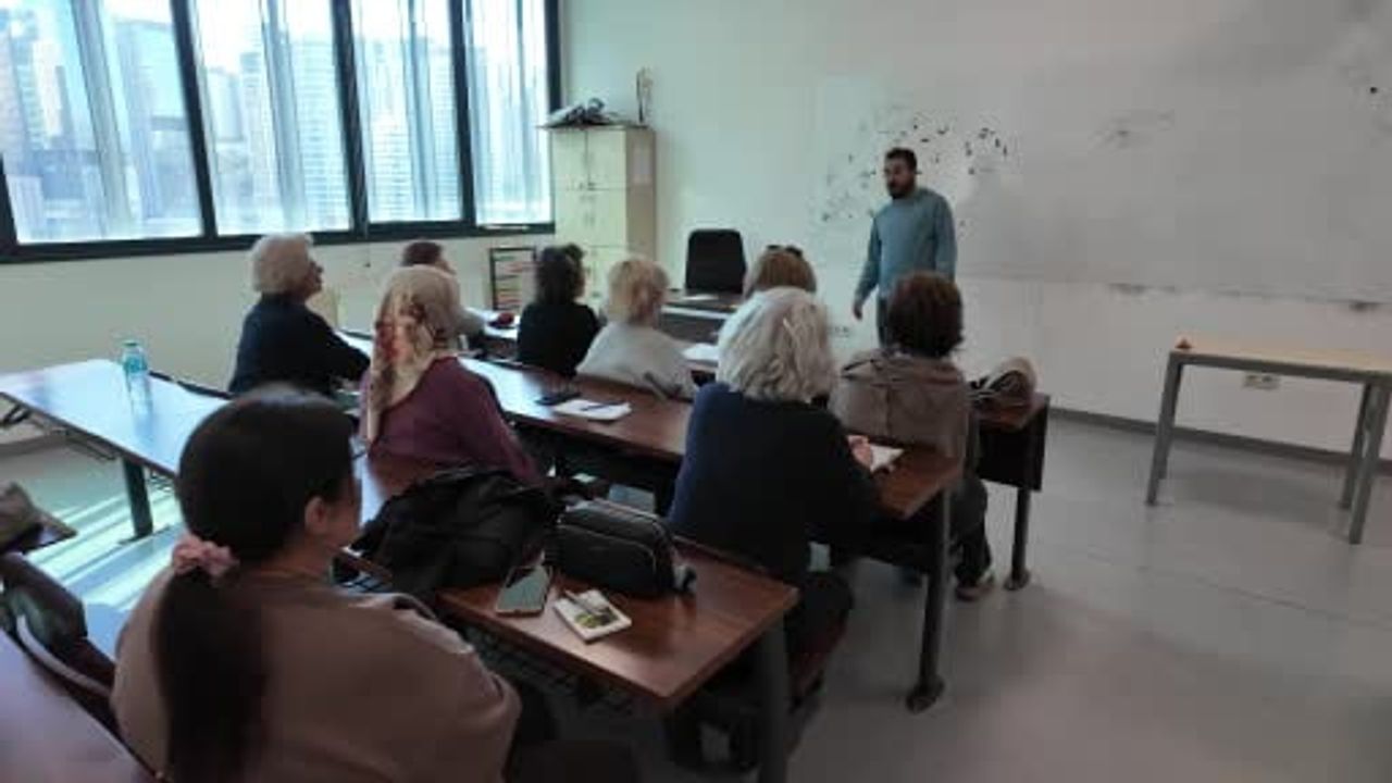 Kadıköy'de 'Üçüncü Yaş Üniversitesi' ile 60+ bireyler için hayat boyu öğrenme modeli genişliyor