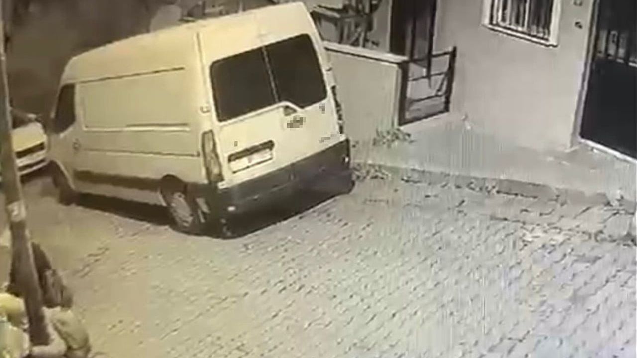 Kağıthane’de 8 yaşındaki çocuk elektrik direğine dokununca akıma kapıldı; anne kurtardı