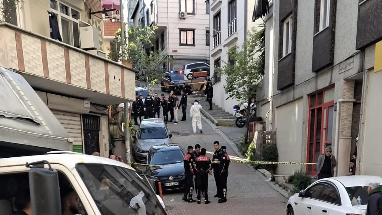 Kağıthane'de boşanma aşamasındaki saldırı: Eşi silahla yaralanan kişi kayınvalidesinin müdahalesiyle öldü