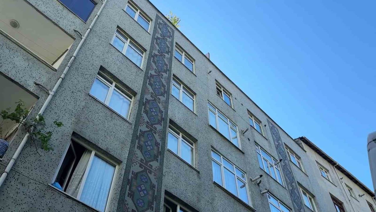 Kağıthane’de nöroloji doktoru 4. kat terasından düşerek ağır yaralandı