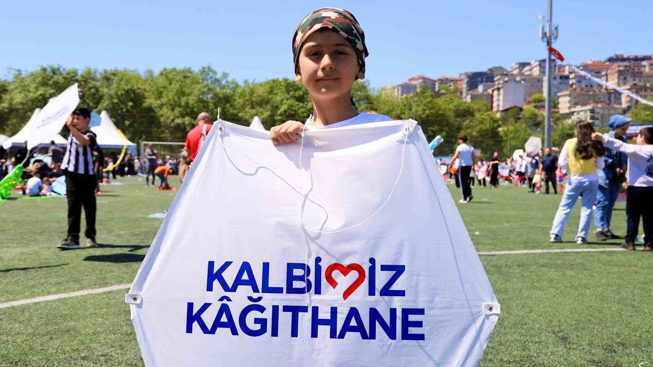 Kağıthane'de Sadabad Yaz Etkinlikleri: 15 Bin Uçurtma Dağıtıldı, Yarışmada Dereceye Girenlere Ödül Verildi
