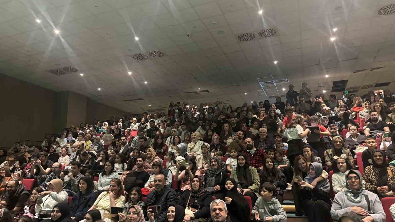 Kağıthane'de Yaşam Beceri Atölyesi Kapsamında 'Kur Sonu Etkinlik Programı' Düzenlendi