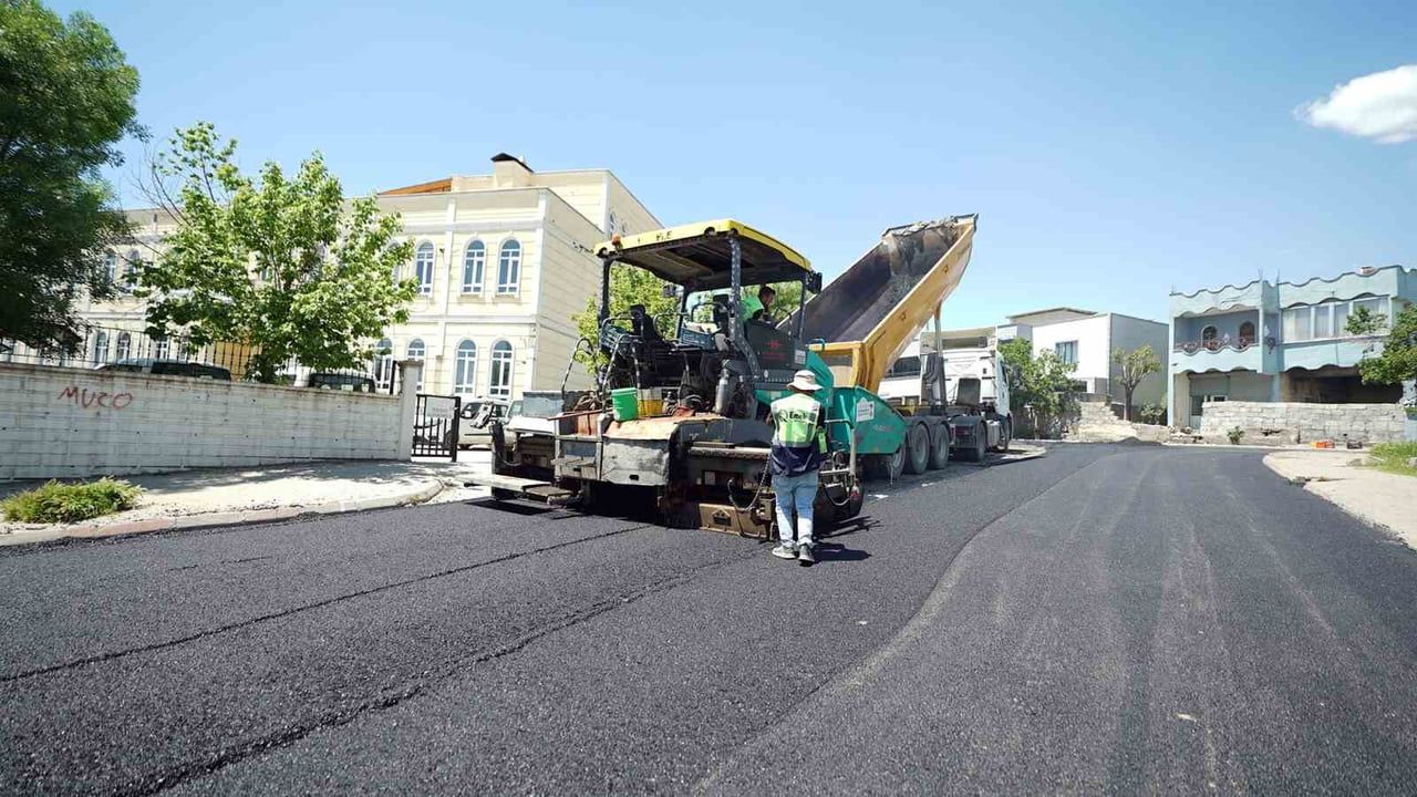 Kahramanmaraş'ta altyapısı tamamlanan yollarda sıcak asfalt serimi başladı