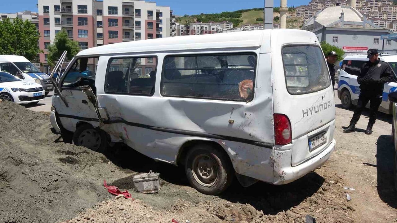 Kahramanmaraş’ta fren arızası: Kum yüklü kamyon 7 araca çarptı, 6 yaralı