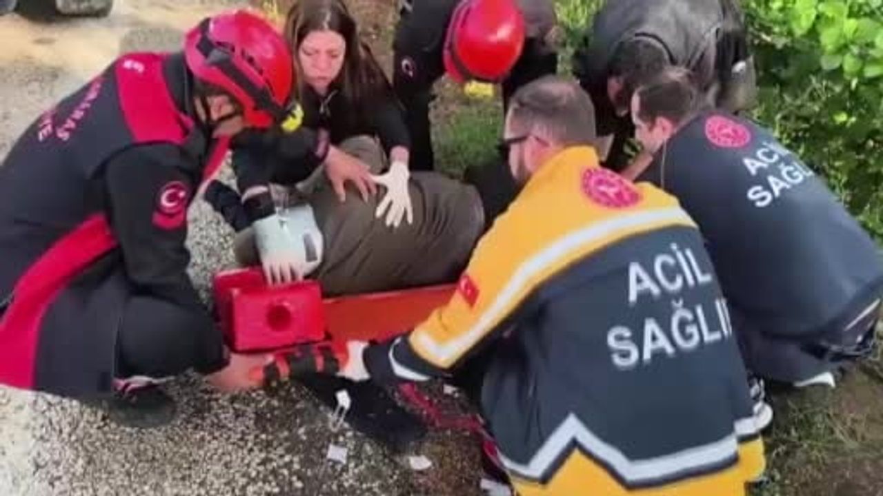 Kahramanmaraş'ta hafif ticari aracın tali yola savrulması: 3 yaralı, 1'i ağır