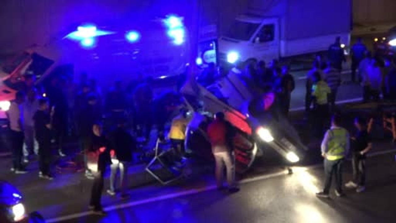 Kahramanmaraş’ta trafik kazası: Otomobil aydınlatma direğine çarptı, 3 yaralı