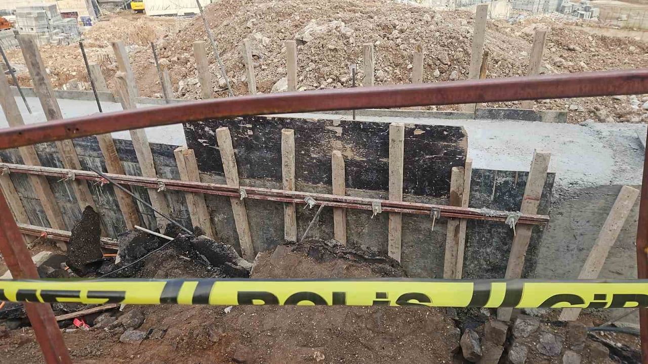 Kahramanmaraş'ta yol çöktü: 16 yaşındaki çocuk yaralandı