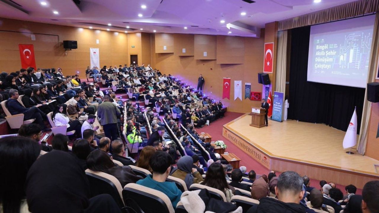 Kahta Belediyesi, Bingöl'deki Çalıştayta Akıllı Şehir Stratejisini Paylaştı