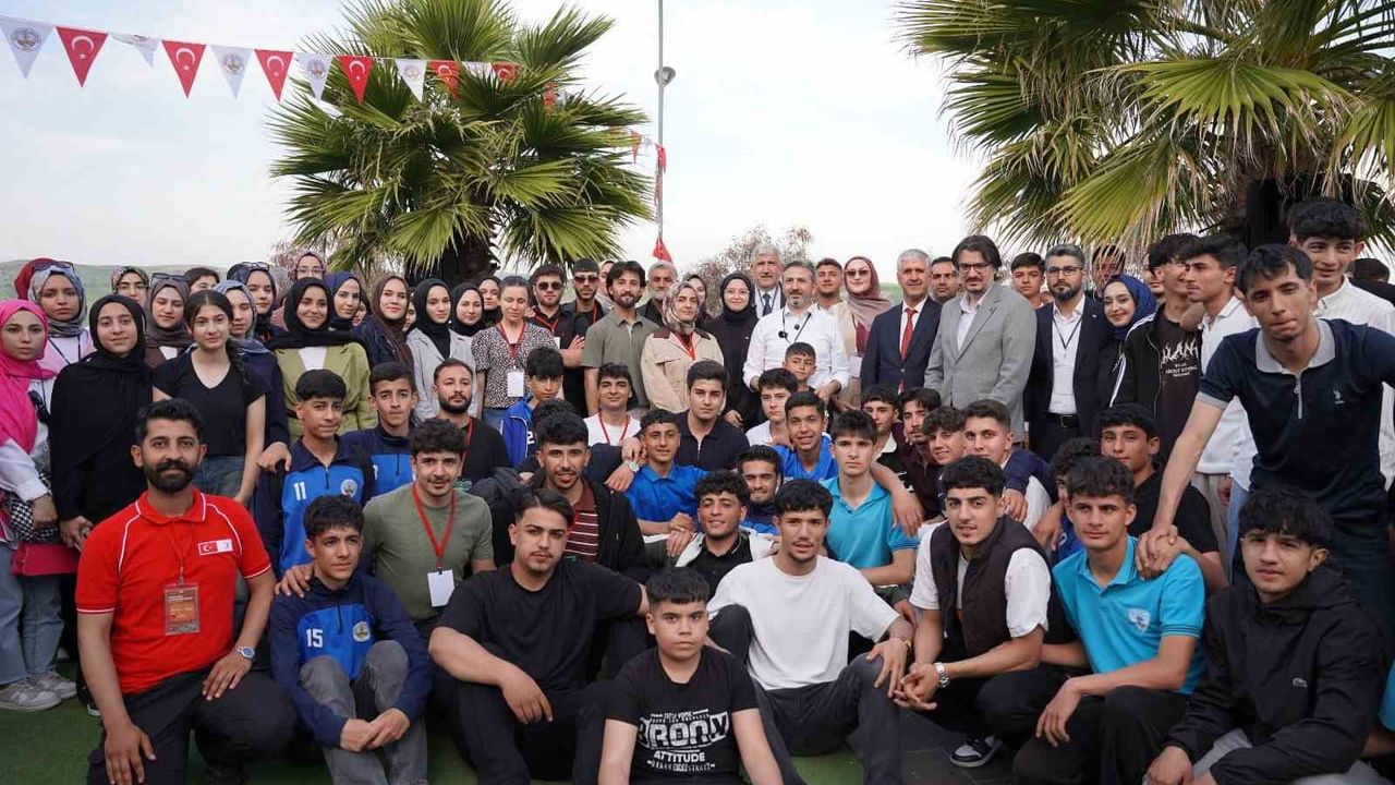 Kahta Belediyesi Gençlik Meclisi'nin 'Tecrübe Paylaşımı Kariyer Buluşması'na yoğun ilgi