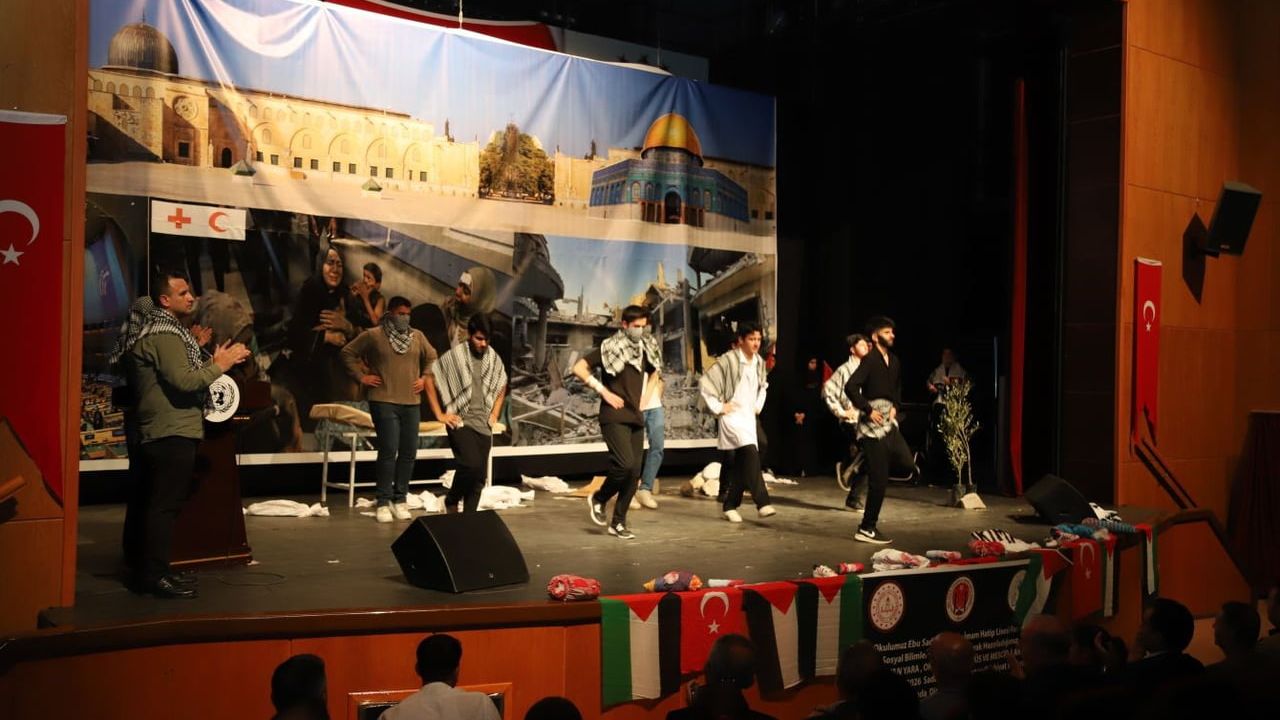 Kahta'da 'Kanayan Yara, Ortak Dava; Gazze' oyunu Gazze'deki insani krize dikkat çekti