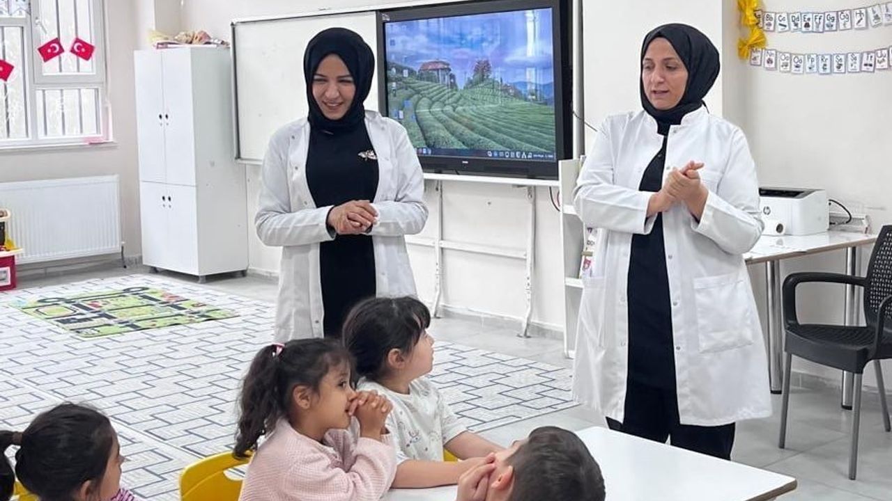 Kahta’da minik öğrencilere uygulamalı el hijyeni eğitimi