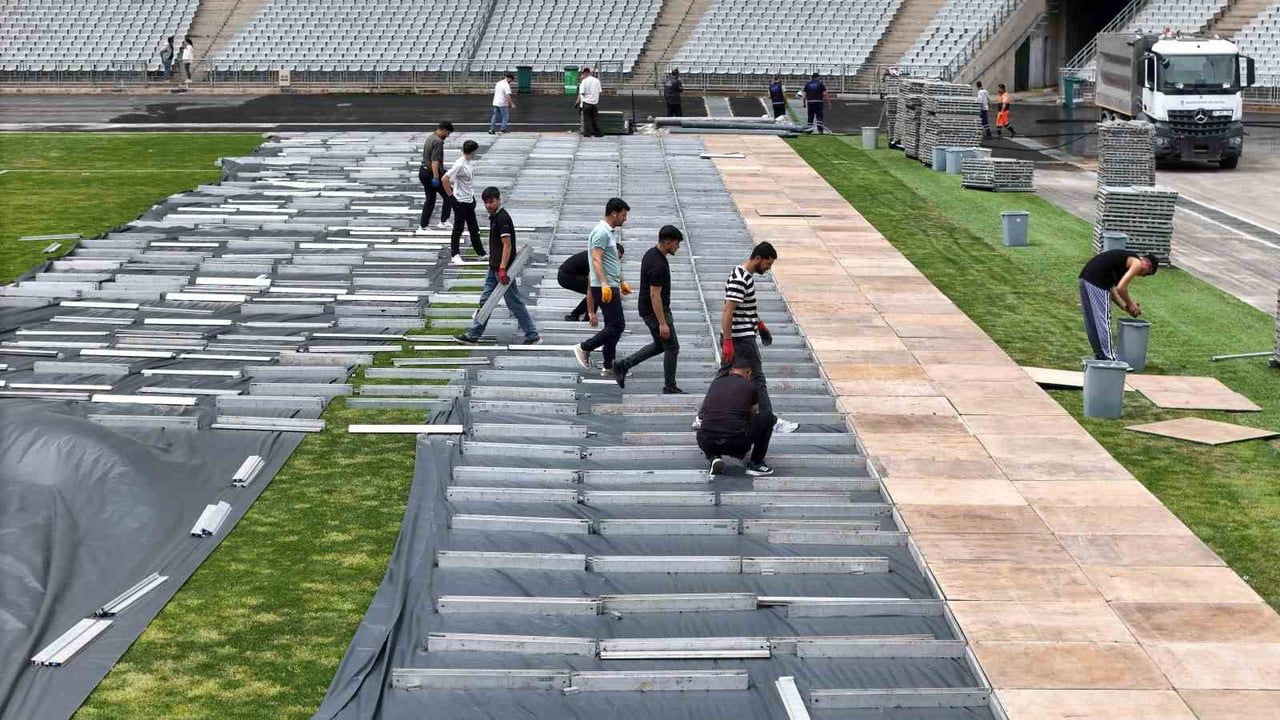 Kanye West İstanbul Konseri: Travis Scott Sürprizi ve 120 Bin Kişilik Rekor Hedefi