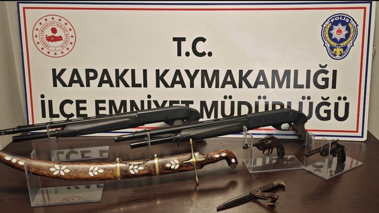 Kapaklı'da otomatik av tüfekleri ve tarihi eser niteliğinde silahlar ele geçirildi