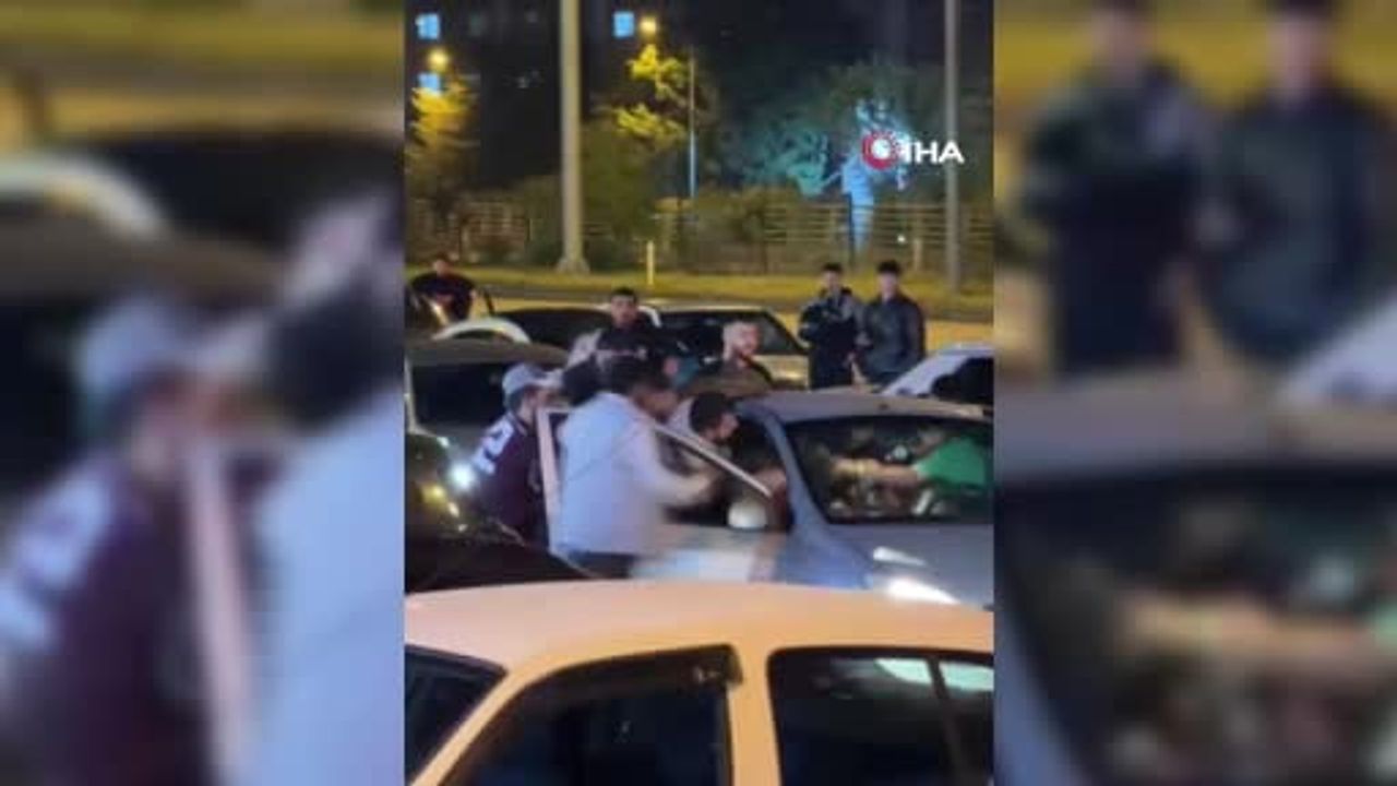 Karabük'te araçta bulunan 2 kişi darbedildi; saldırı cep telefonu kamerasına yansıdı