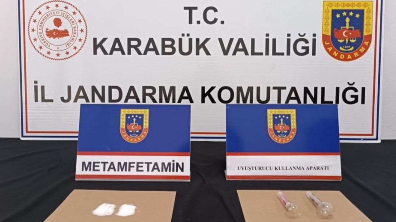 Karabük’te jandarma operasyonunda uyuşturucu ve bandrolsüz tütün ele geçirildi; 8 kişi gözaltında