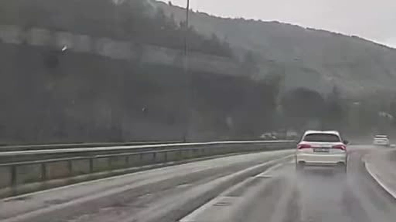Karabük’te kayganlaşan yolda savrulan Pamukkale otobüsü devrilmekten kurtarıldı