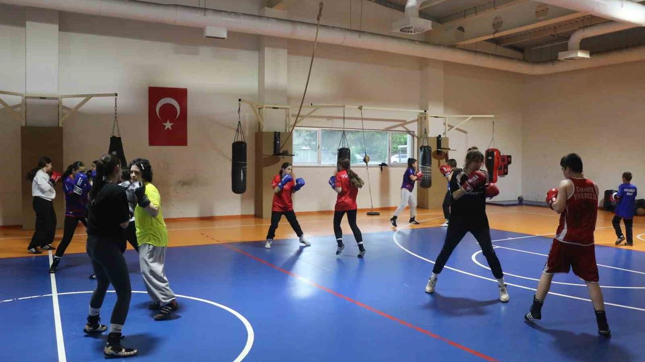 Karabük'ün genç boksörleri milli takımı hedefliyor